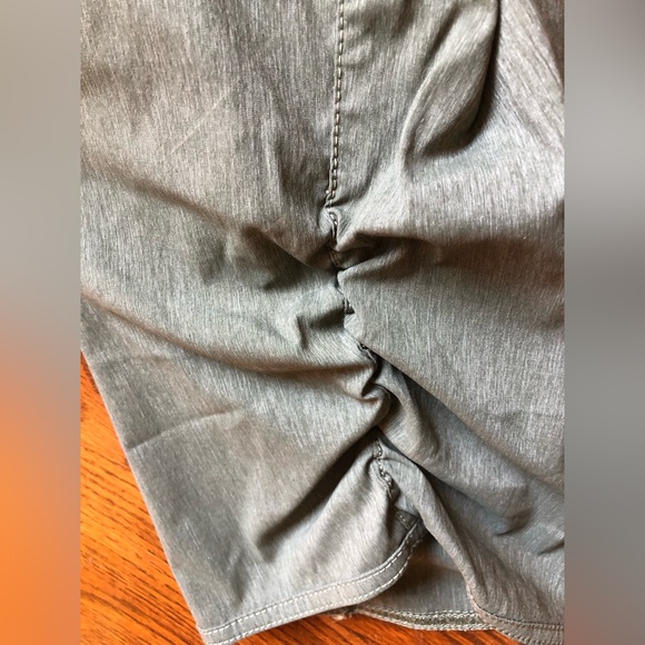 Eddie Bauer Green-Gray Travex Capri Pants - Size 10 - Picture 5 of 7